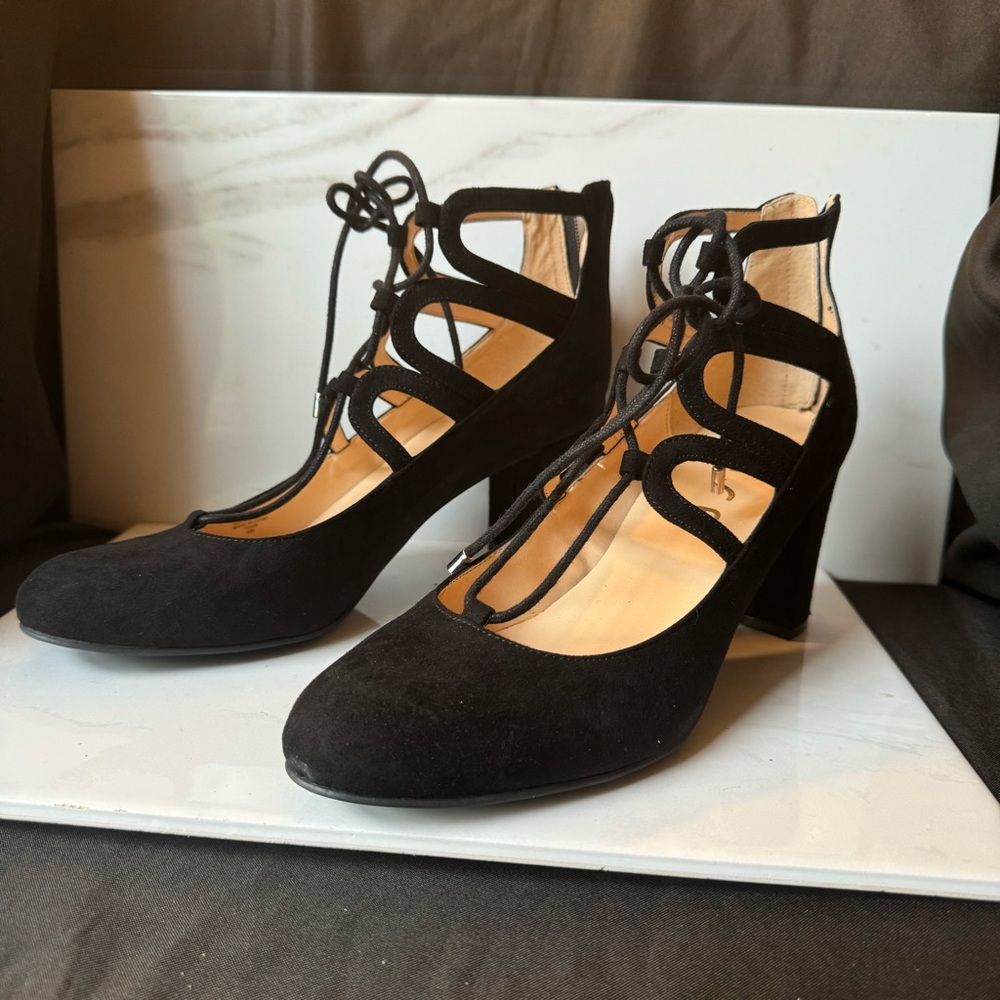 Unisa Scalloped Suede Lace Up Uncalete Pump Block Heels Black Size 9.5